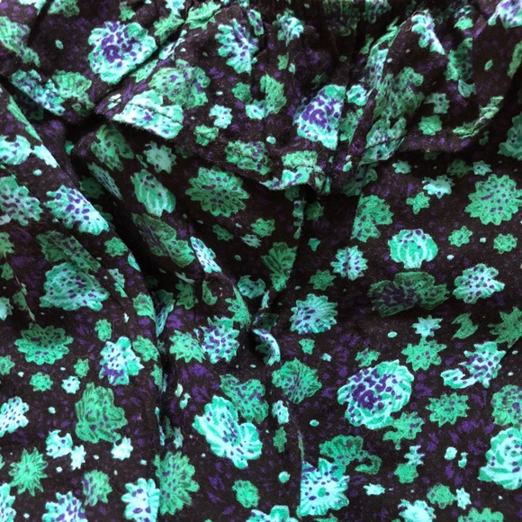 Super Cute Sleeveless Romper - Picture 2 of 4